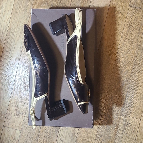 LV Squaretip Slingbacks - Picture 2 of 7